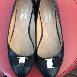 Classic Ferragamo flats black leather